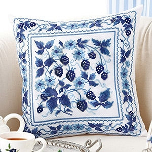 Kit de broderie "Kit de broderie Cushion Blue Strawberry 6050" Olympus