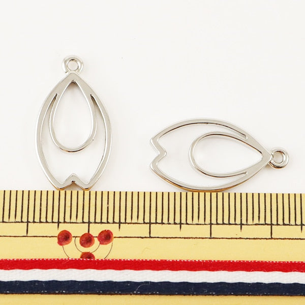 レジンパーツ 『レジンフレーム 花びら2 銀色 20mm 2個入』