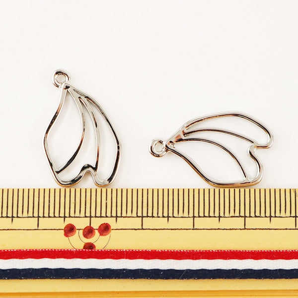 レジンパーツ 『レジンフレーム 花びら3 銀色 20mm 2個入』