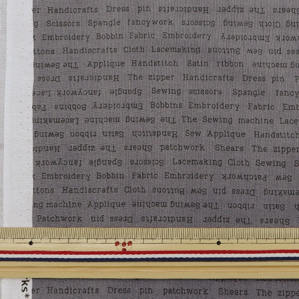 【数量5から】 生地 『抗ウイルス機能繊維CLEANSE®(クレンゼ®) スケア 英字 グレー ZE10360L-E』