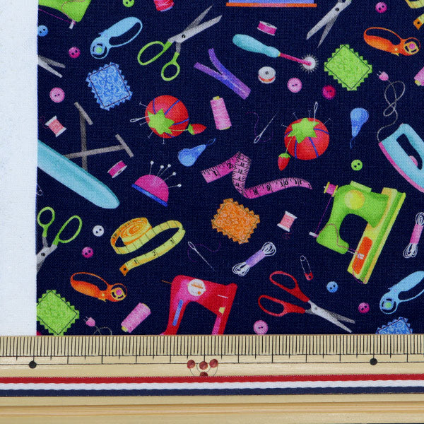【数量5から】 生地 『USAコットン スモールワールド ソーイング柄 ネイビー GAIL-CD8904』