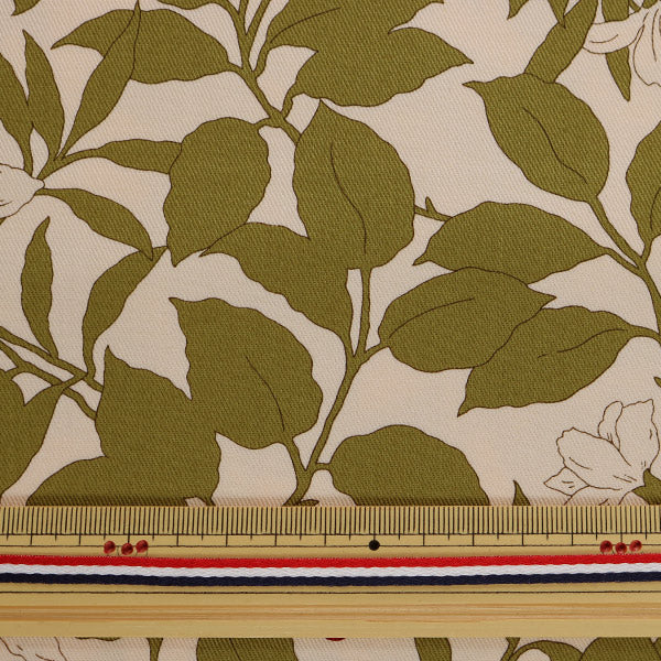 [Quantité à partir de 5] Tissu "Sergé imprimé noix et motif floral vert KSP5541-A » COTTON KOBAYASHI