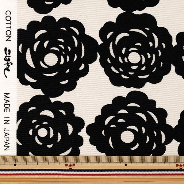 [Dalla quantità 5] Tessuto "Twill Rosa in fiore Beige chiaro x nero UP9026-A" COTTON KOBAYASHI