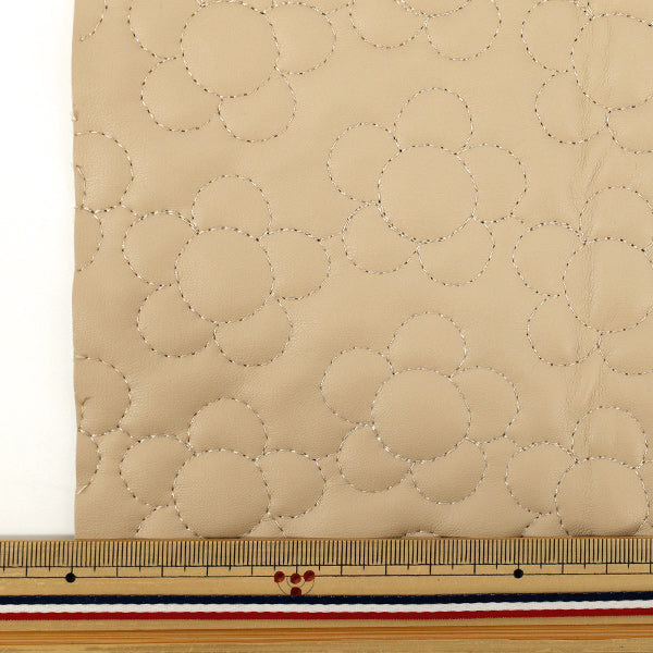 生地 『合皮キルトカットクロス フラワー 約65×80cm ベージュ CQ-GO-FL-BE』