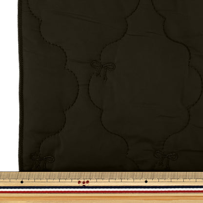 生地 『カジュアルキルト リボン 小 カットクロス 約65×80cm ブラック CQ-CA2-2BK』
