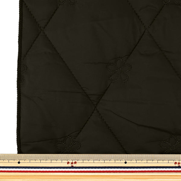 生地 『カジュアルキルト フラワー 小 カットクロス 約65×80cm ブラック CQ-CA2-3BK』