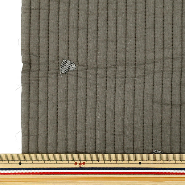 生地 『刺繍入りイブルキルト ハート 約65×70cm チャコールグレー』