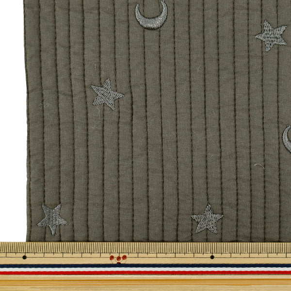 生地 『刺繍入りイブルキルト 月と星 約65×70cm チャコールグレー』