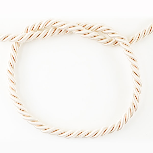 【数量5から】 手芸ひも 『ツイストコード 約8～10mm幅 アイボリー A KY-7-A5』