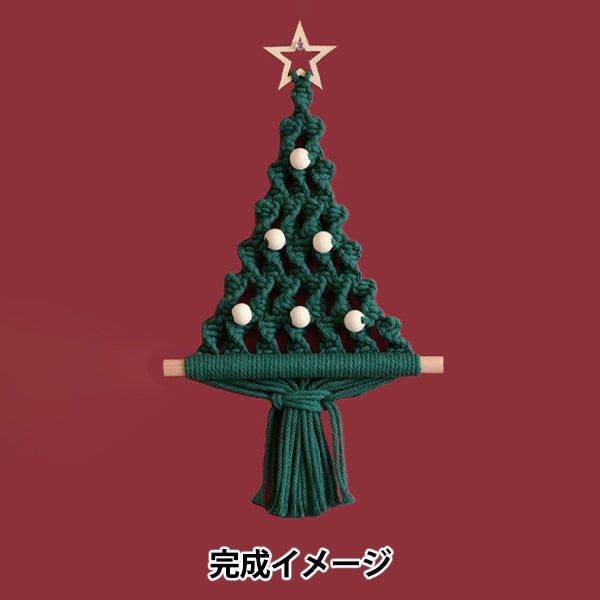 Kit artigianato "Christmas Tree Evergreen 40946" dove le stelle realizzate con macrame sono scintillanti