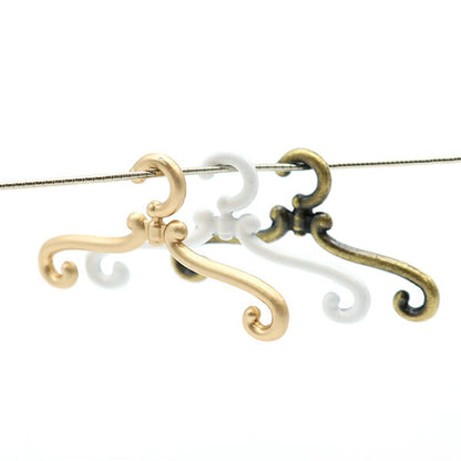 Artisanat miniature "Assortiment de cintre de poupée en pièces miniatures B Environ 5 cm 3 pièces DSA2239-B"