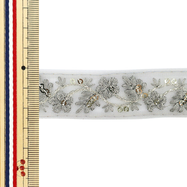 [Menge ab 5] KunsthandwerkBesätze "2025 Indischer Stickereibesatz Ca. 2,5 cm weit grau M-1257f"