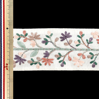 【数量5から】 手芸ブレード 『2025 インド刺繍ブレード 約5.5cm幅 ホワイト×グリーン M-1400-K』