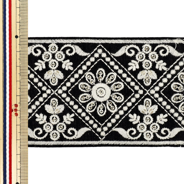 【数量5から】 手芸ブレード 『2025インド刺繍ブレード 約7.5cm幅 ブラック×ホワイト M-1030A4』