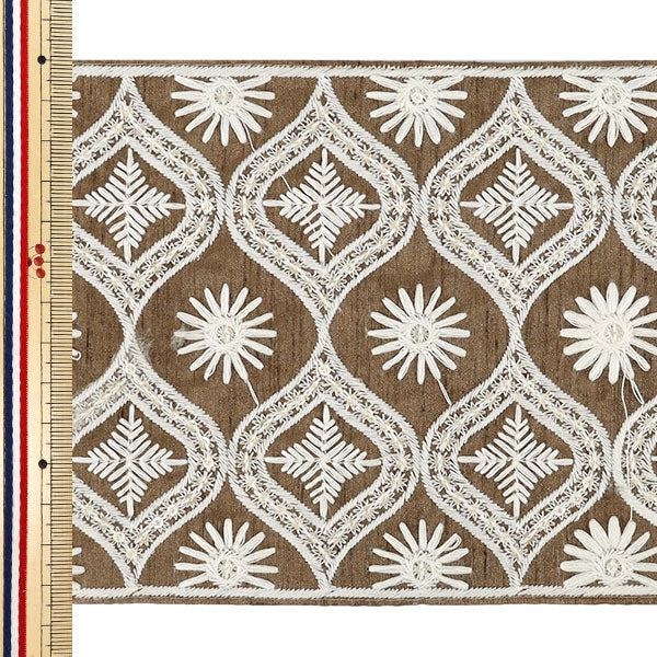 【数量5から】 手芸ブレード 『2025インド刺繍ブレード 約13.5cm幅 ベージュ×ホワイト M-5067A』