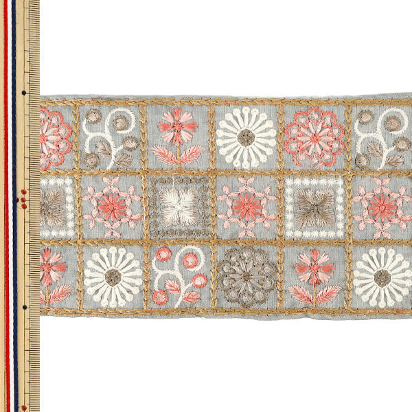 【数量5から】 手芸ブレード 『2026インド刺繍ブレード 約10.5cm幅 グレー×ピンク M-5355D』