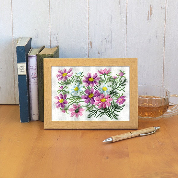 刺しゅうキット 『12ヶ月の花フレーム刺しゅうキット 9月コスモス ﾏﾘｰ