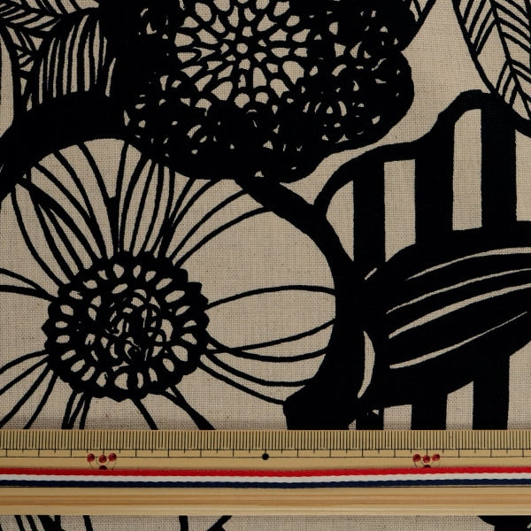 [From quantity 5] Fabric "Cotton hee canvas Artificial Flowers Black Up5678-A Uyakoko Kono " COTTON KOBAYASHI