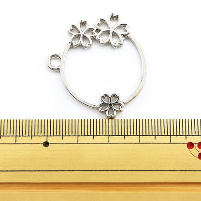 Handicraft bracket "Flower frame large silver 1 piece No.946"