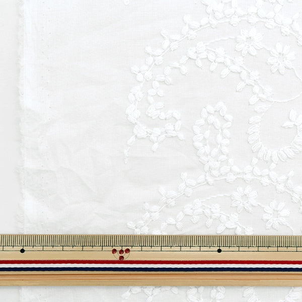 [From quantity 5] Fabric "Cotton race chain flower white N0713016-1"