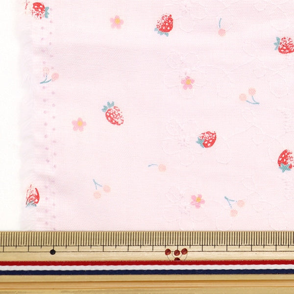 数量5から】 生地 『Wガーゼ刺繍 イチゴ ピンク AP4730-2D』 – Yuzawaya