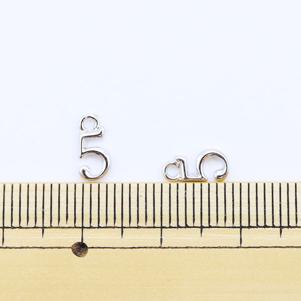 手芸金具 『数字パーツ 5 シルバー 2個入り 271/0208』
