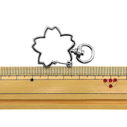 手芸金具 『キーホルダー 桜 シルバー 271/0325』
