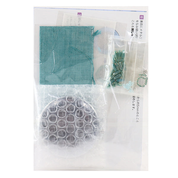 刺しゅうキット 『ターコイズブルーのフラワーコンパクトミラー 10
