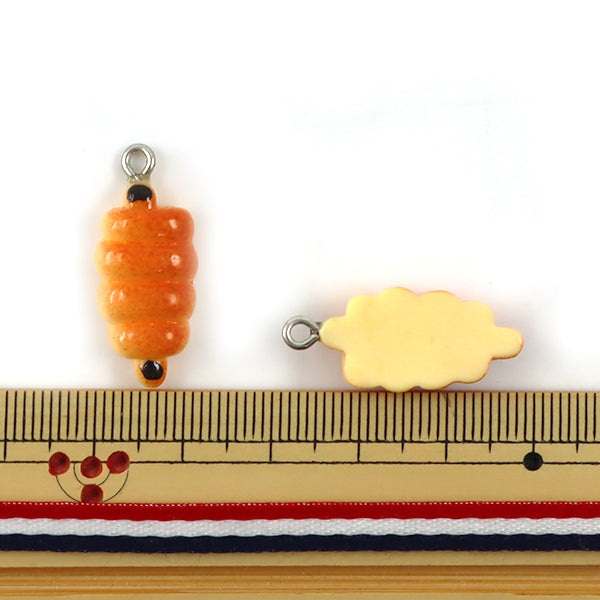 チャーム 『ミニチュアパンチャーム ウインナーロール 2個入 10-3016』