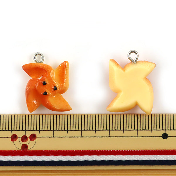 チャーム 『ミニチュアパンチャーム 風車パン 2個入 10-3018』