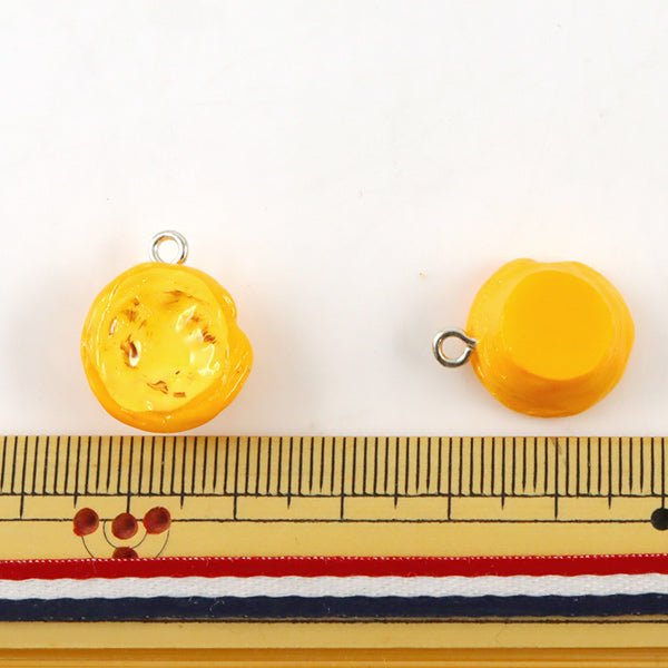 チャーム 『ミニチュアパンチャーム エッグタルト 2個入 10-3067』