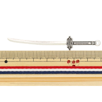 アクセサリー素材 『チャーム 武器1 シルバー 6個入り M12409』